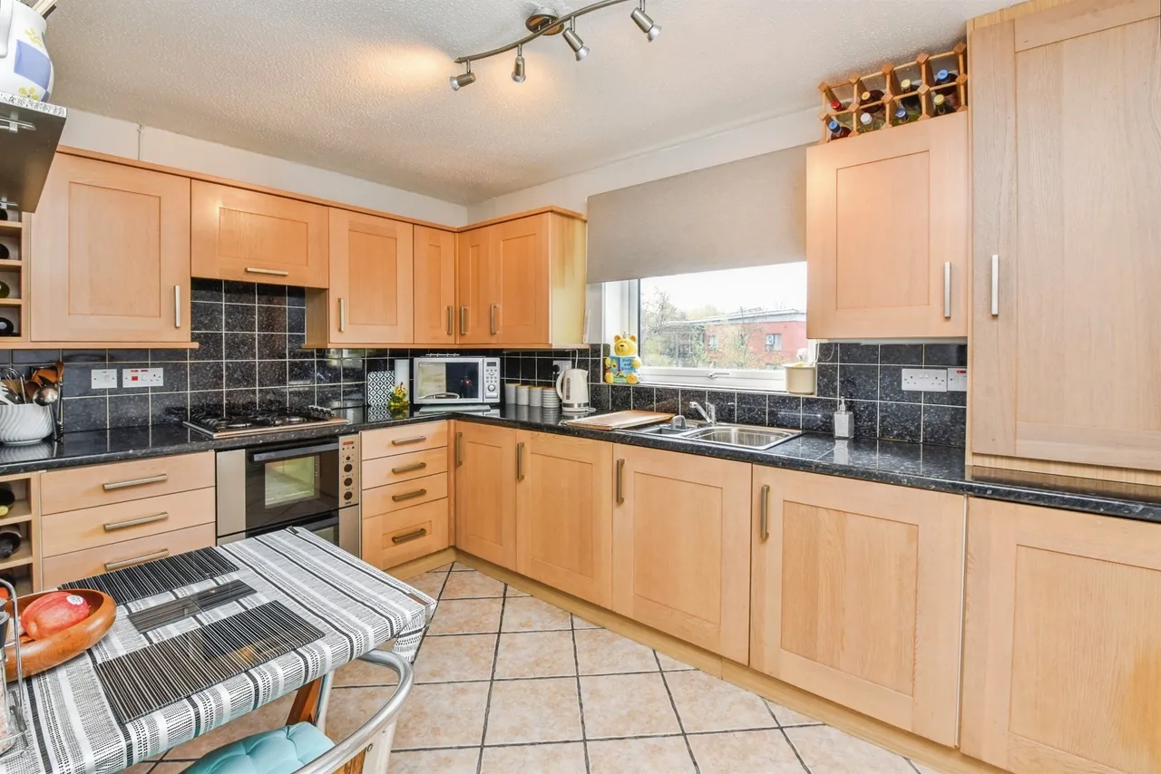 2 bed flat for sale, Mill Close, Frome, BA11