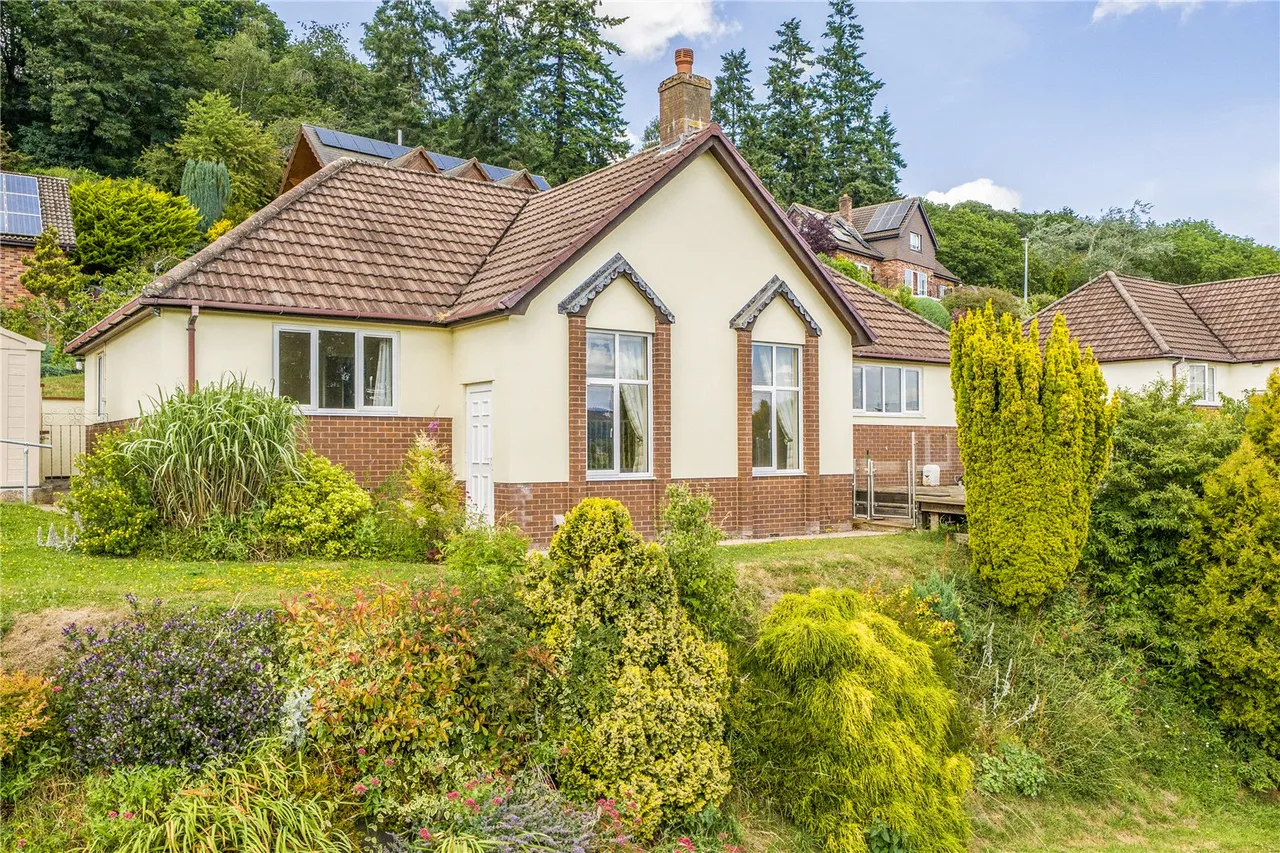 3 bed house for sale — Plas Hafren, Newtown, Powys, SY16 2BN