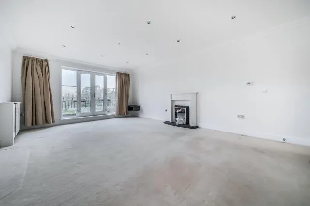 Grand Regency Heights, Ascot, SL5, photo 2