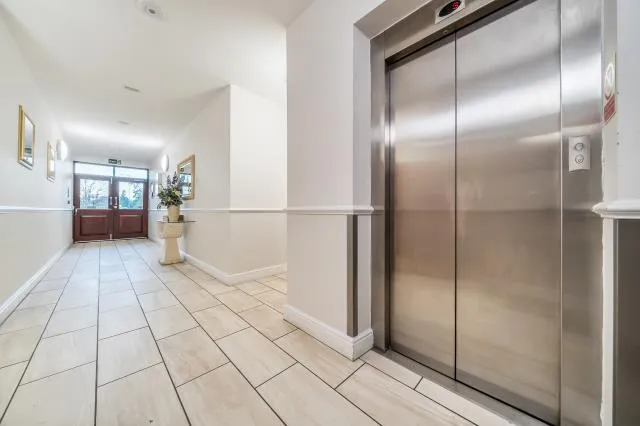 Grand Regency Heights, Ascot, SL5, photo 10