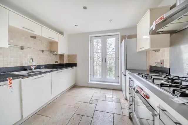 Grand Regency Heights, Ascot, SL5, photo 3