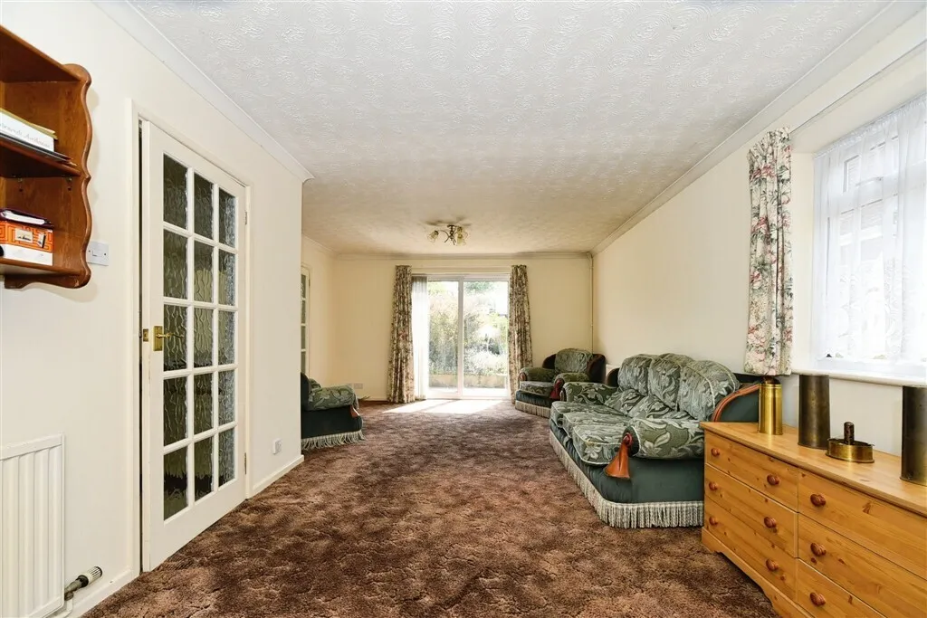 West View Crescent, Devizes, SN10, photo 12