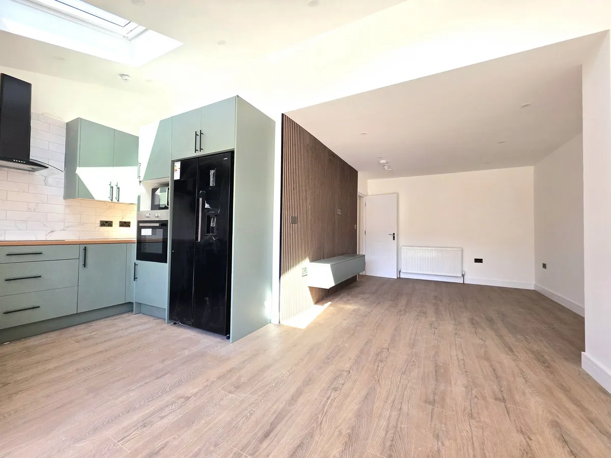 Horley, RH6 9BS, photo 6