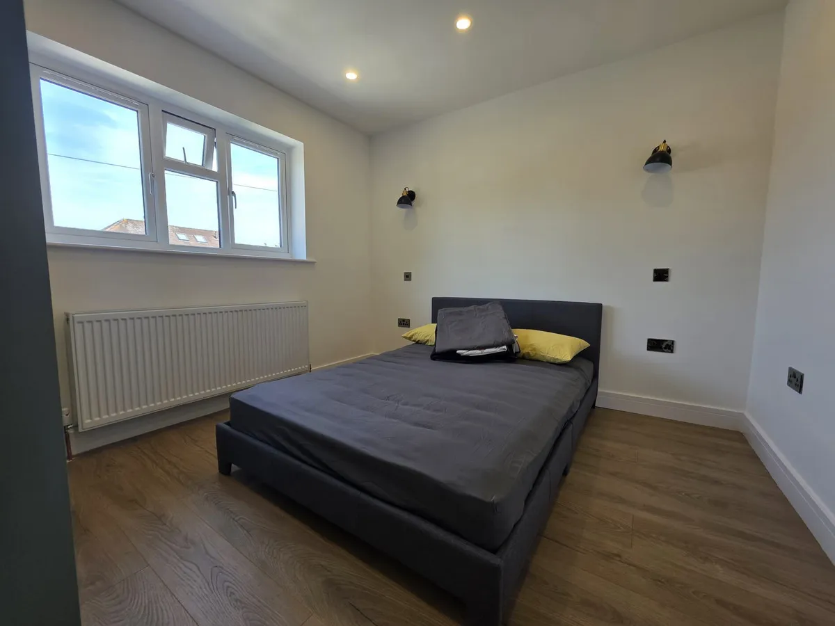 Horley, RH6 9BS, photo 12