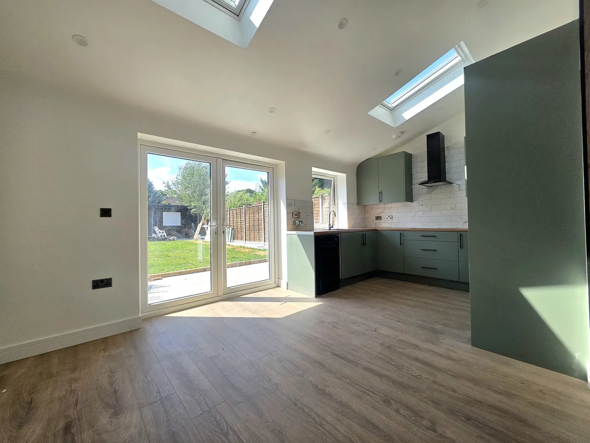 Horley, RH6 9BS, photo 5