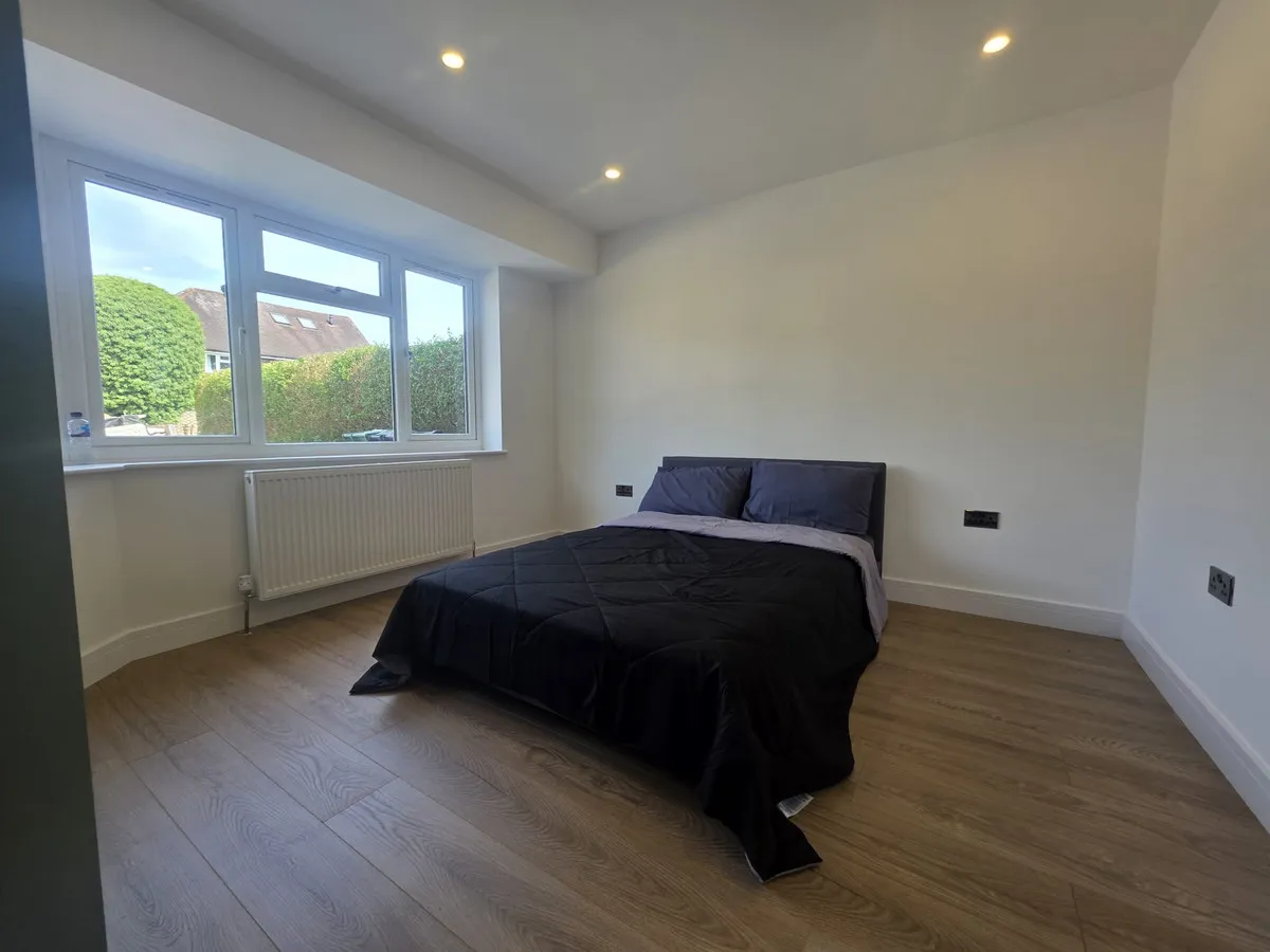 Horley, RH6 9BS, photo 13
