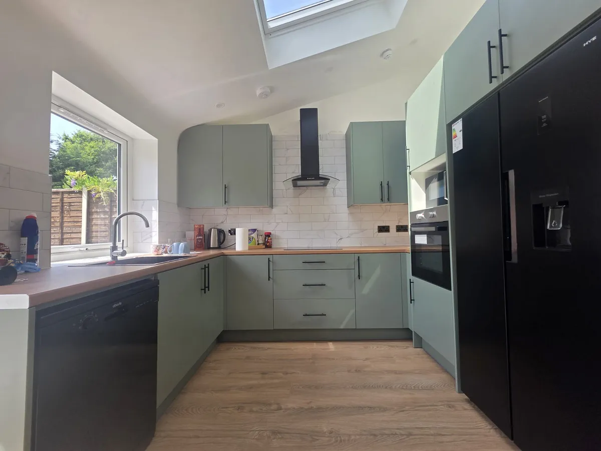 Horley, RH6 9BS, photo 4