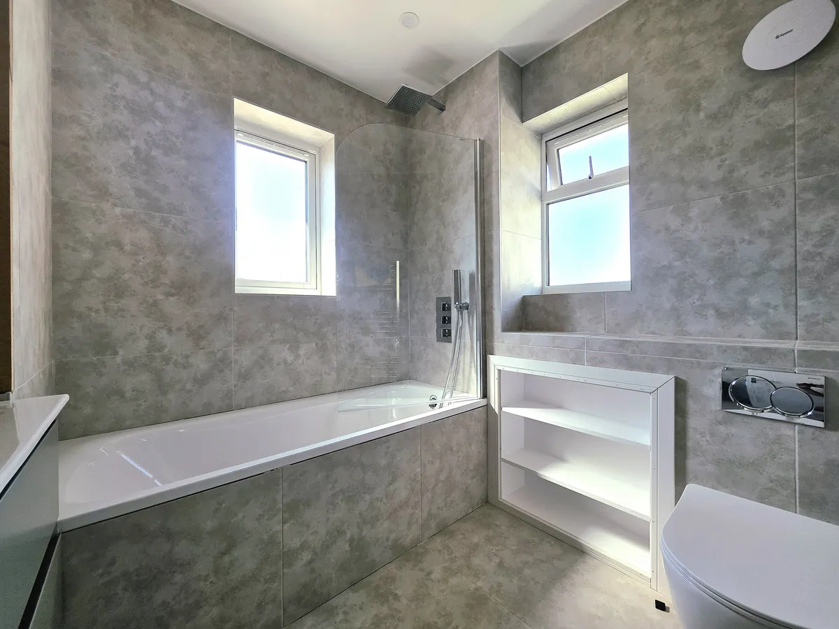 Horley, RH6 9BS, photo 9