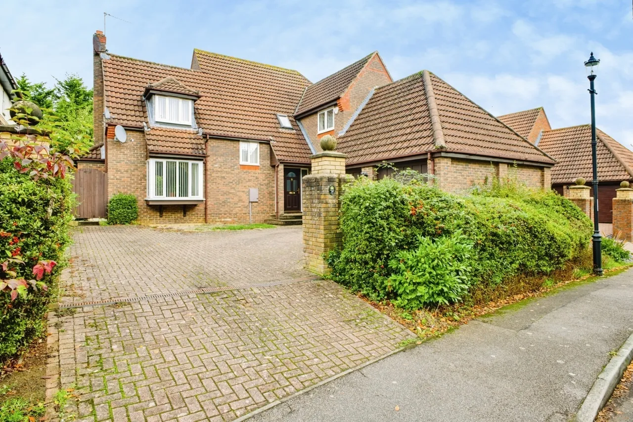 4 bed house for sale, Colonial Drive, Northampton, NN4