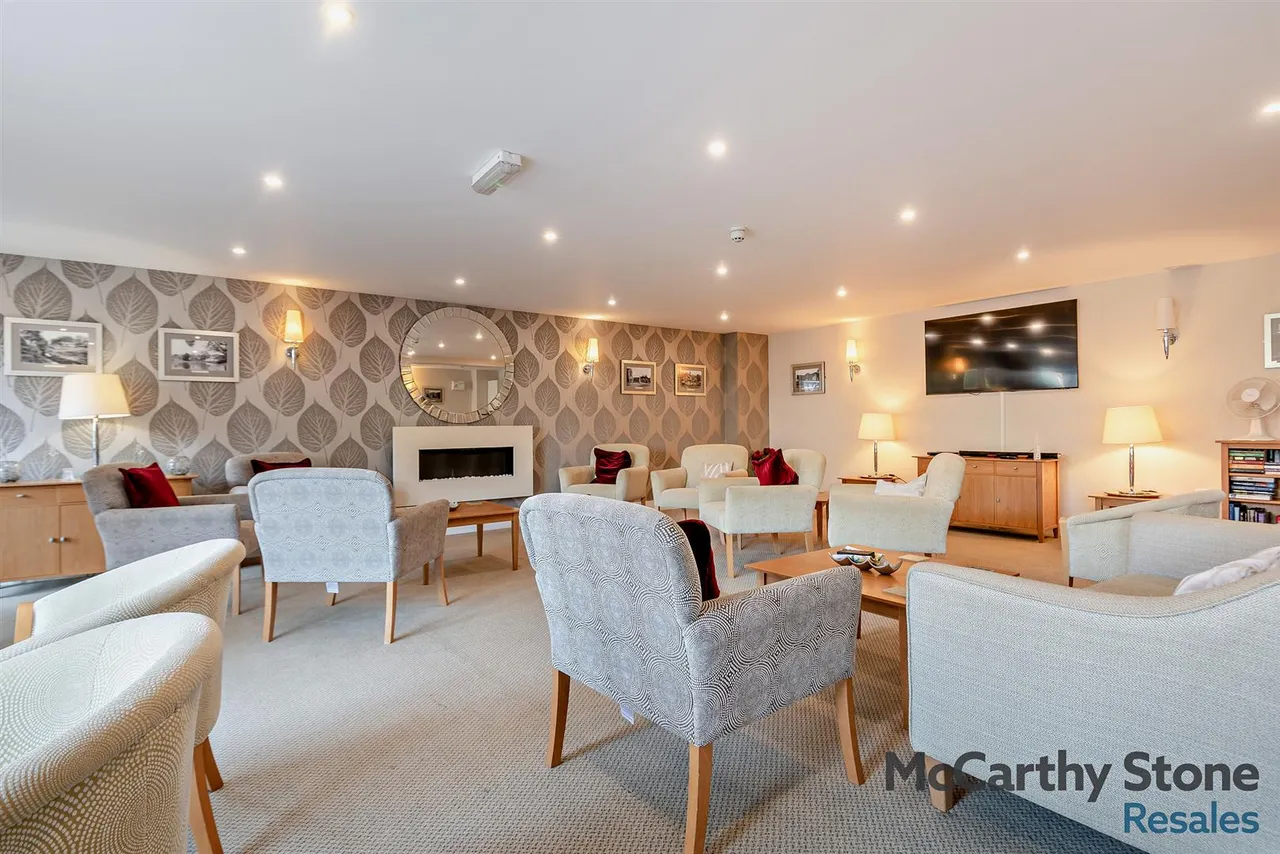 St. Margarets Way, Midhurst, GU29, photo 12