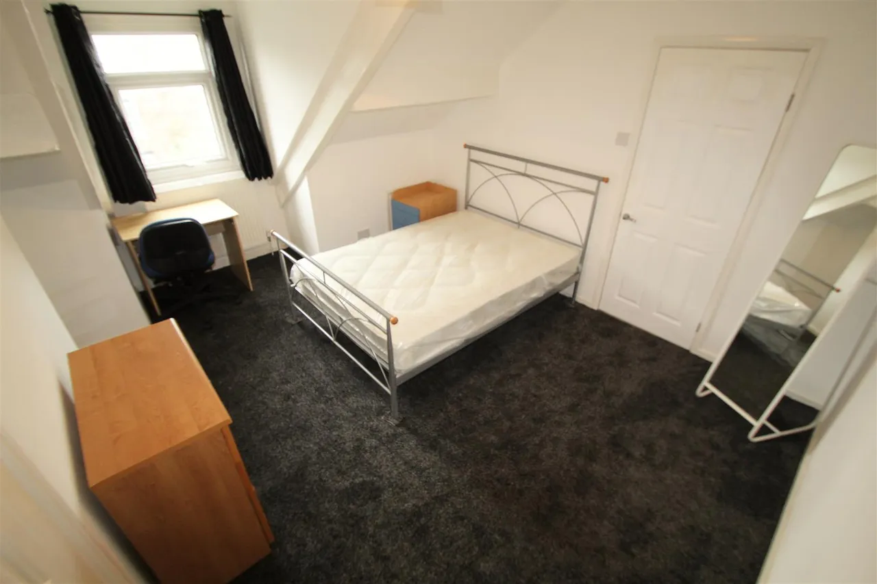 Wrangthorn Terrace, Hyde Park, LS6, photo 6
