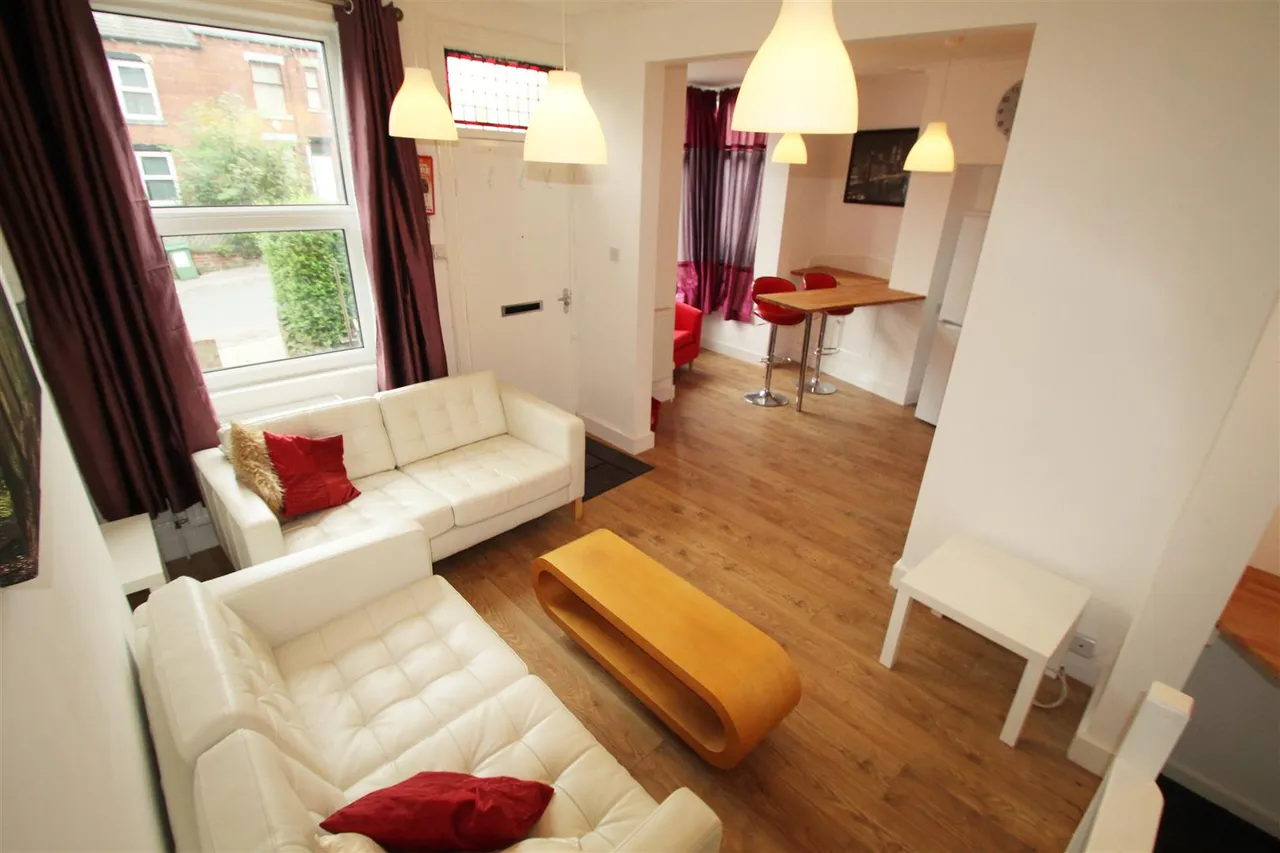 4 bed house to rent, Wrangthorn Terrace, Hyde Park, LS6