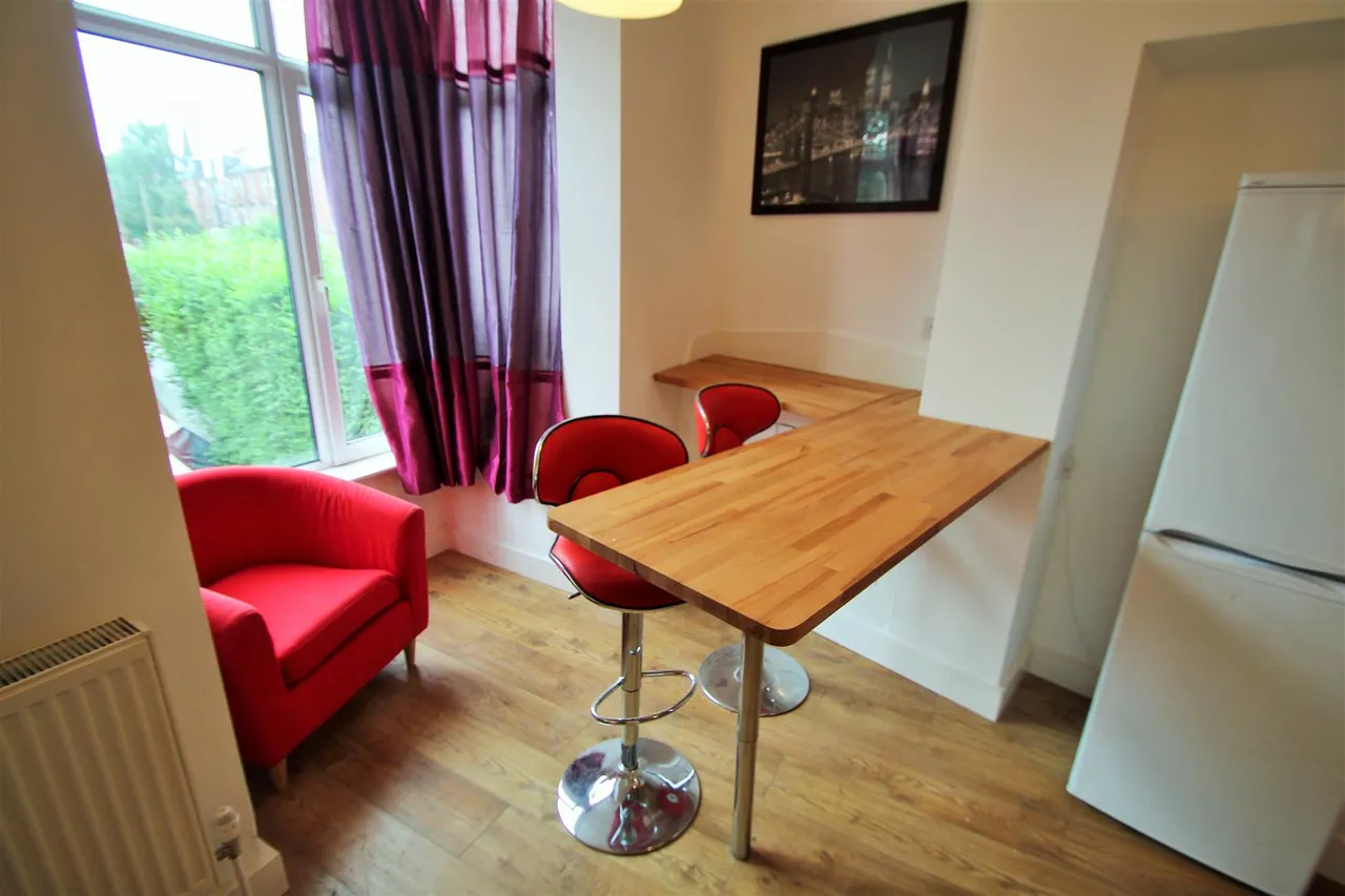 Wrangthorn Terrace, Hyde Park, LS6, photo 3
