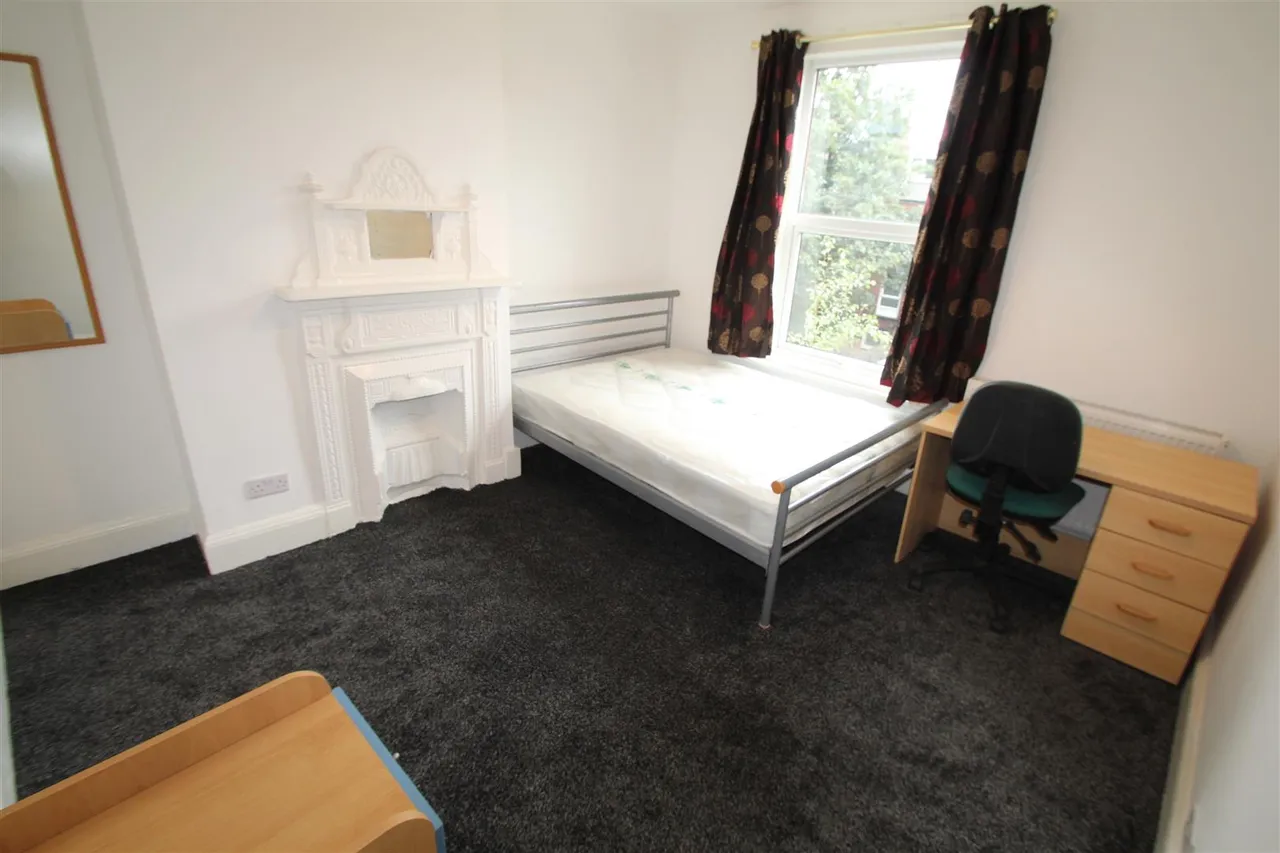 Wrangthorn Terrace, Hyde Park, LS6, photo 5