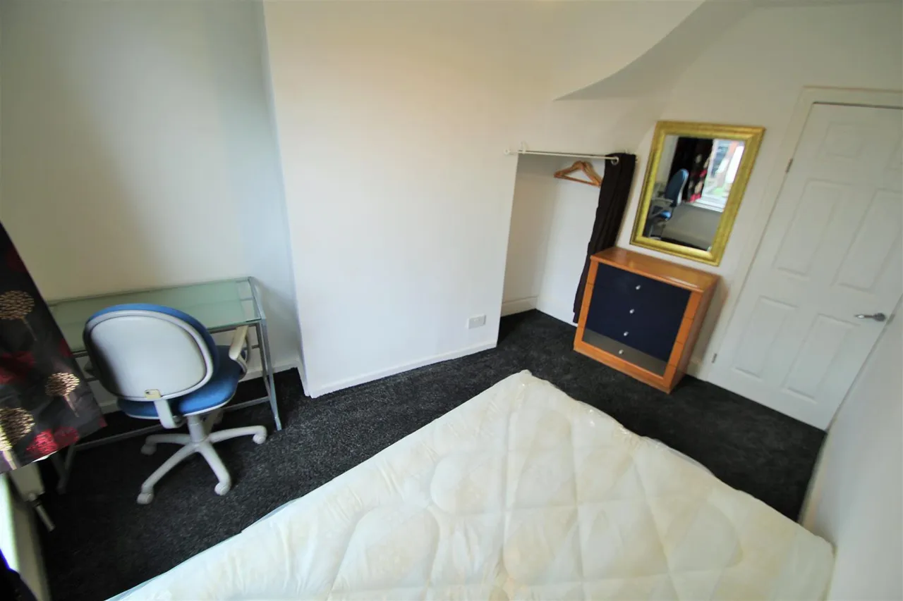 Wrangthorn Terrace, Hyde Park, LS6, photo 7