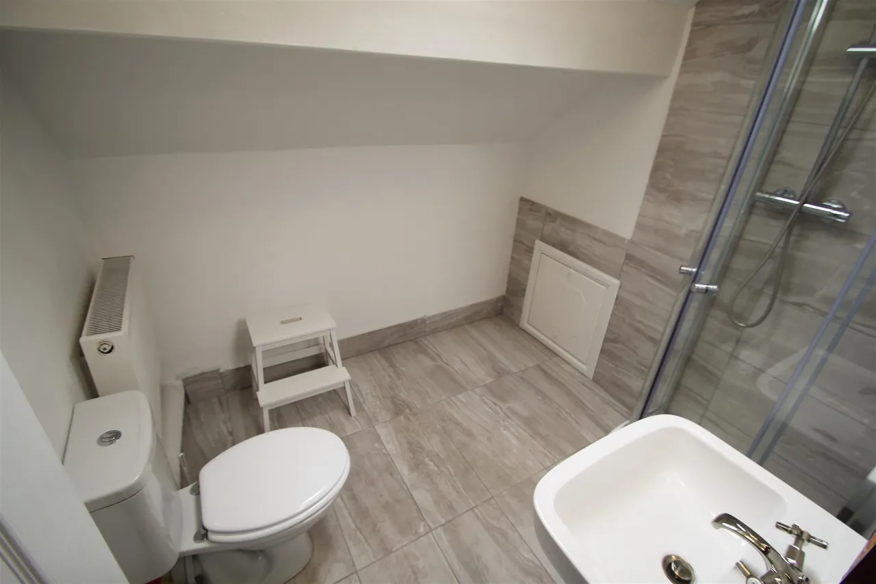 Wrangthorn Terrace, Hyde Park, LS6, photo 9