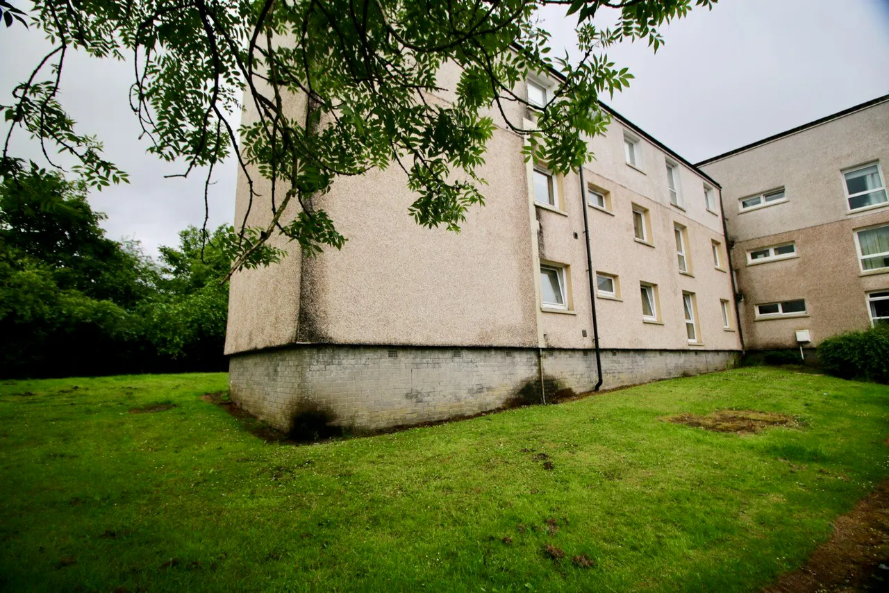 2 bed flat for sale — Oak Road, Cumbernauld, G67 3LD