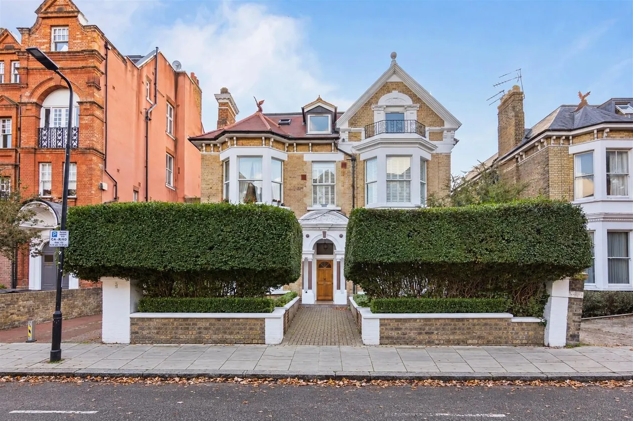 1 bed flat for sale, Woodchurch Road, London, NW6