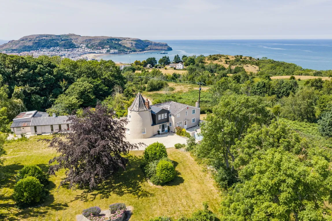 5 bed house for sale — Nant Y Gamar Road, Llandudno, LL30 3BD