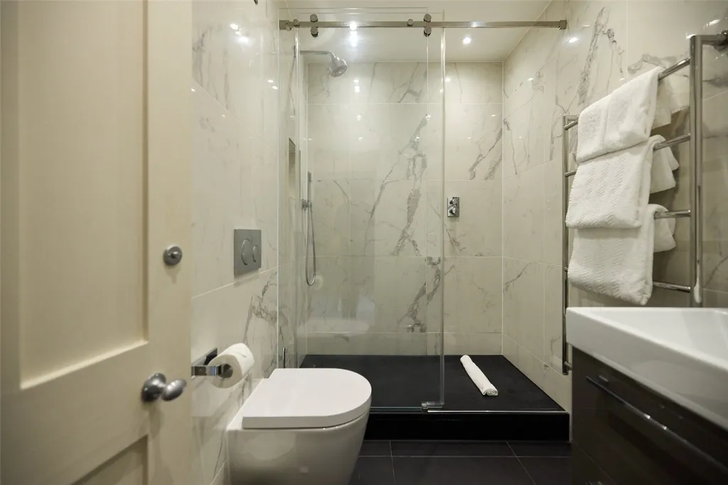 East Smithfield, Tower Hill, E1W, photo 42