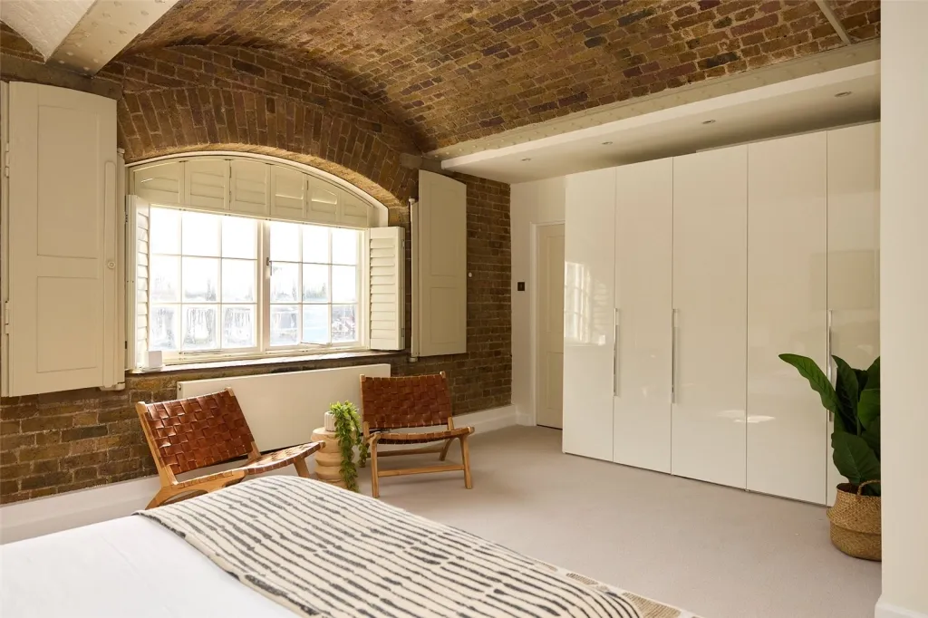 East Smithfield, Tower Hill, E1W, photo 22