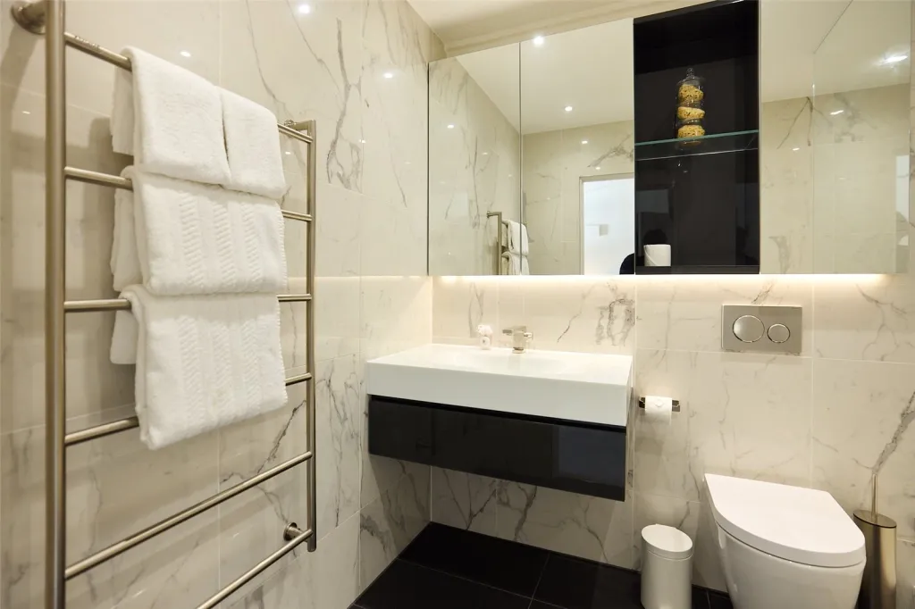 East Smithfield, Tower Hill, E1W, photo 25