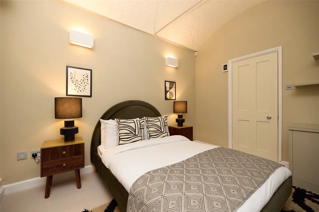 East Smithfield, Tower Hill, E1W, photo 5