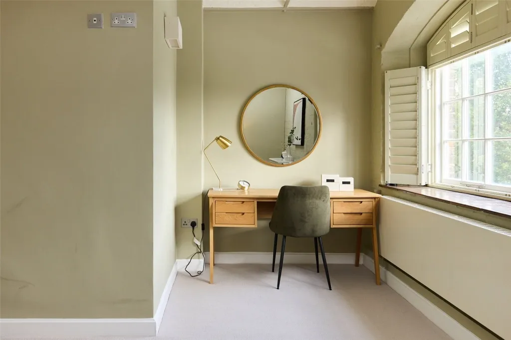 East Smithfield, Tower Hill, E1W, photo 39
