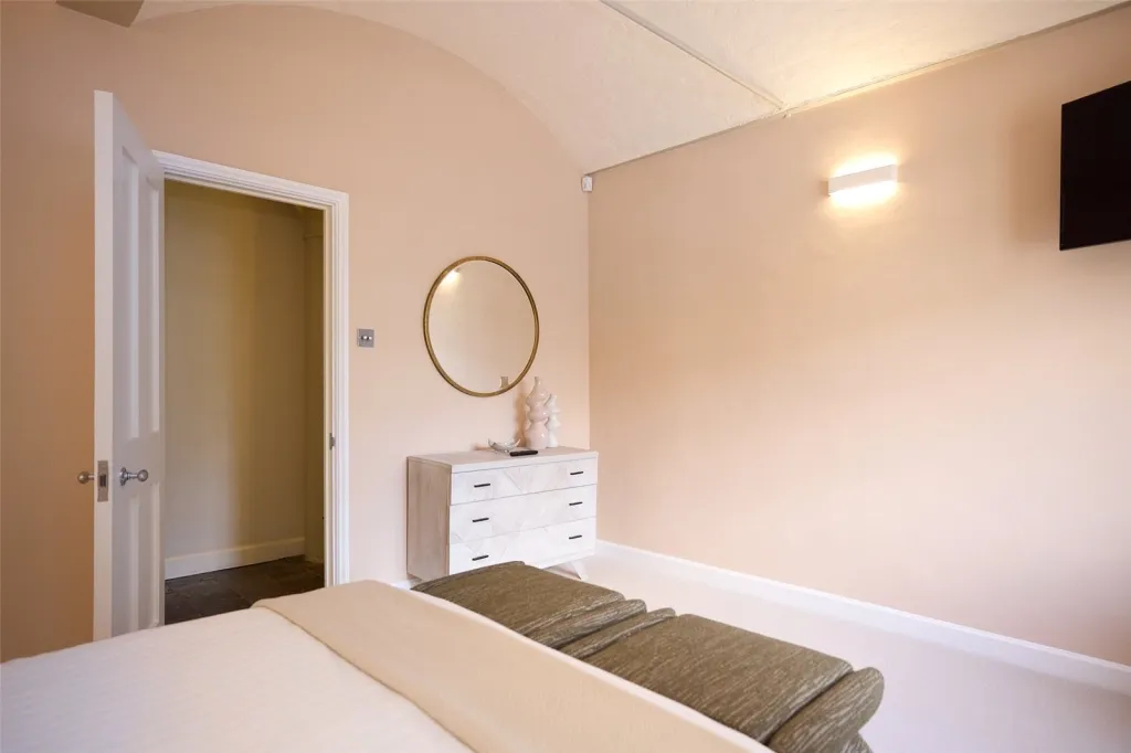 East Smithfield, Tower Hill, E1W, photo 48