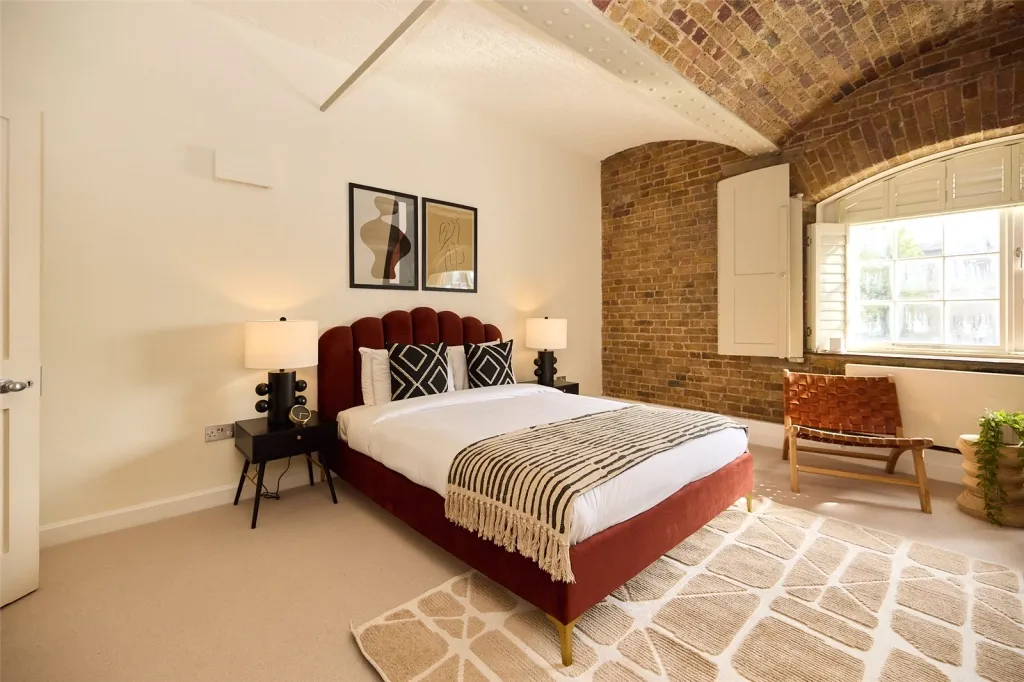 East Smithfield, Tower Hill, E1W, photo 21