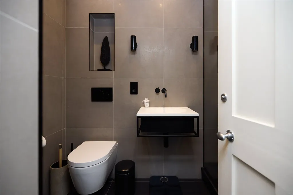 East Smithfield, Tower Hill, E1W, photo 31