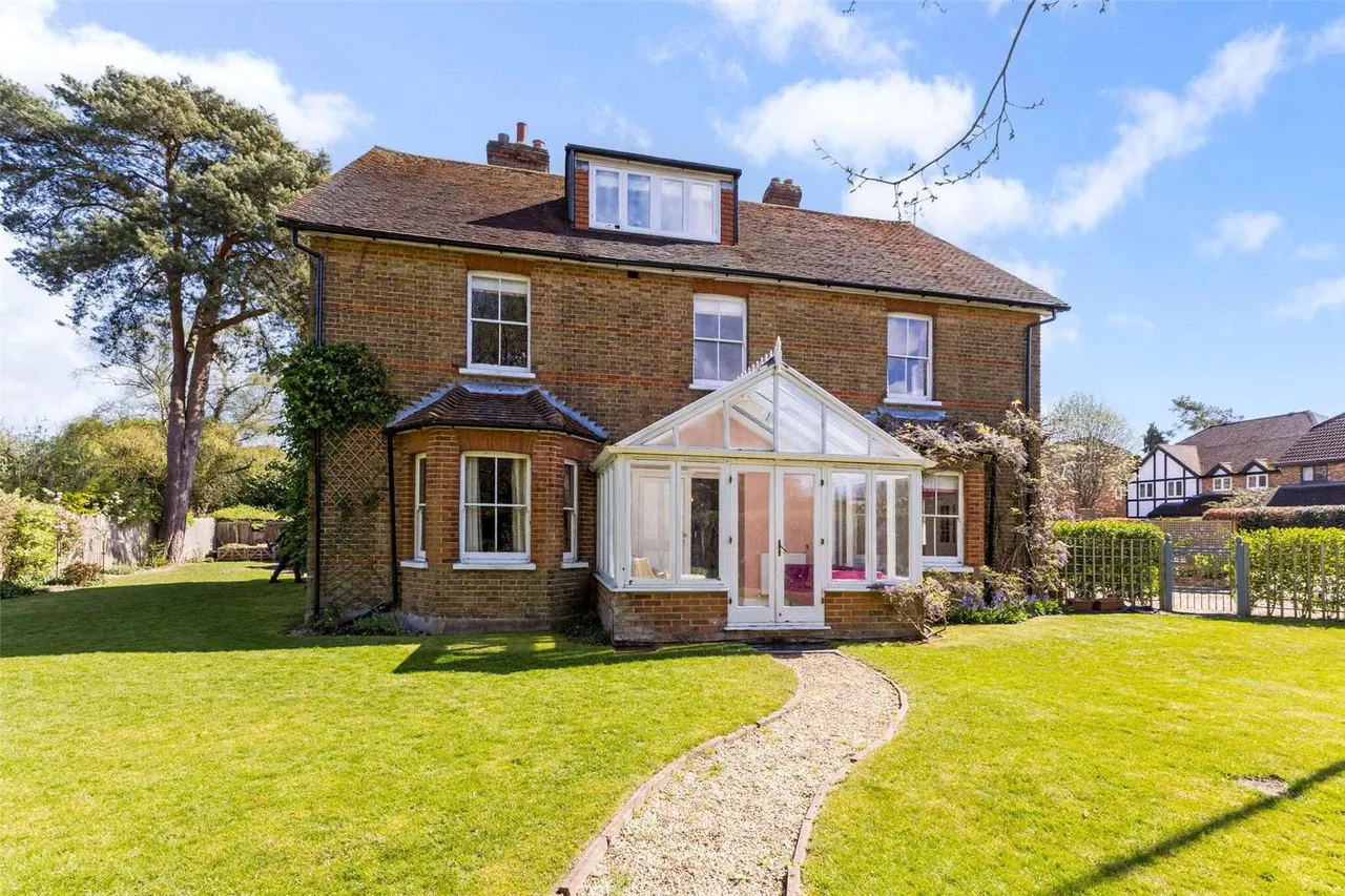 6 bed house for sale, Stewarts Drive, Farnham Common, SL2