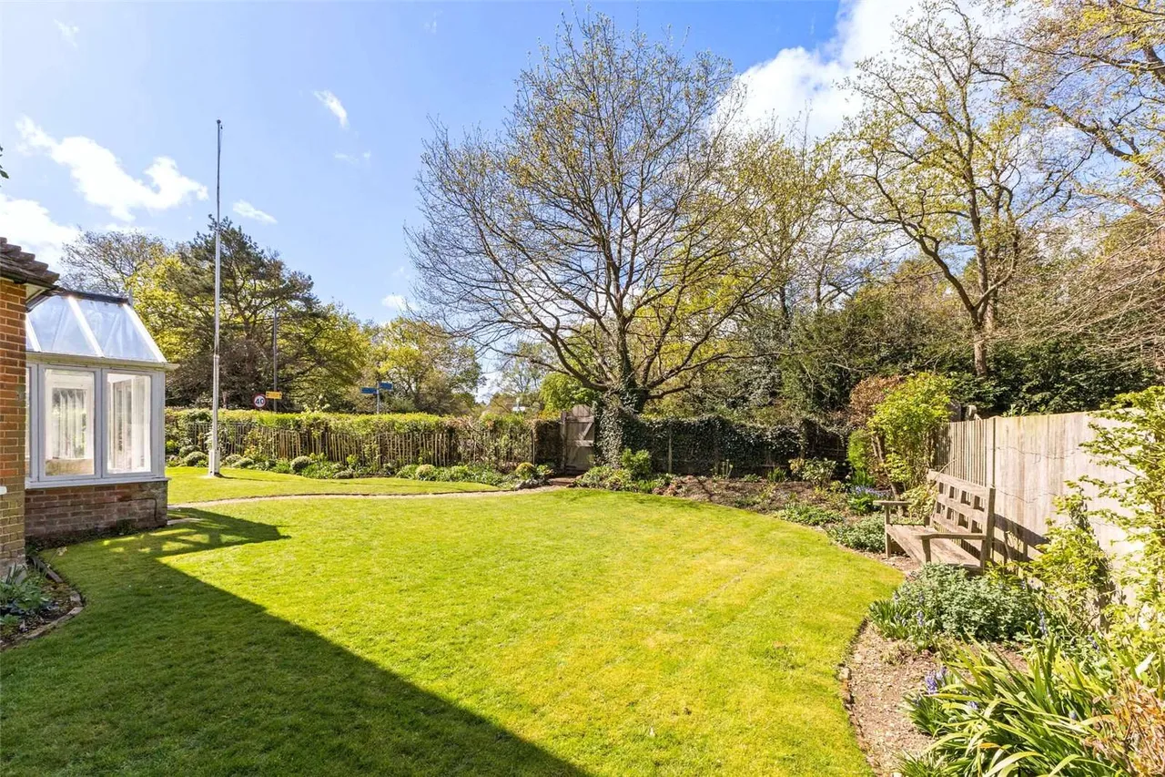 Stewarts Drive, Farnham Common, SL2, photo 9
