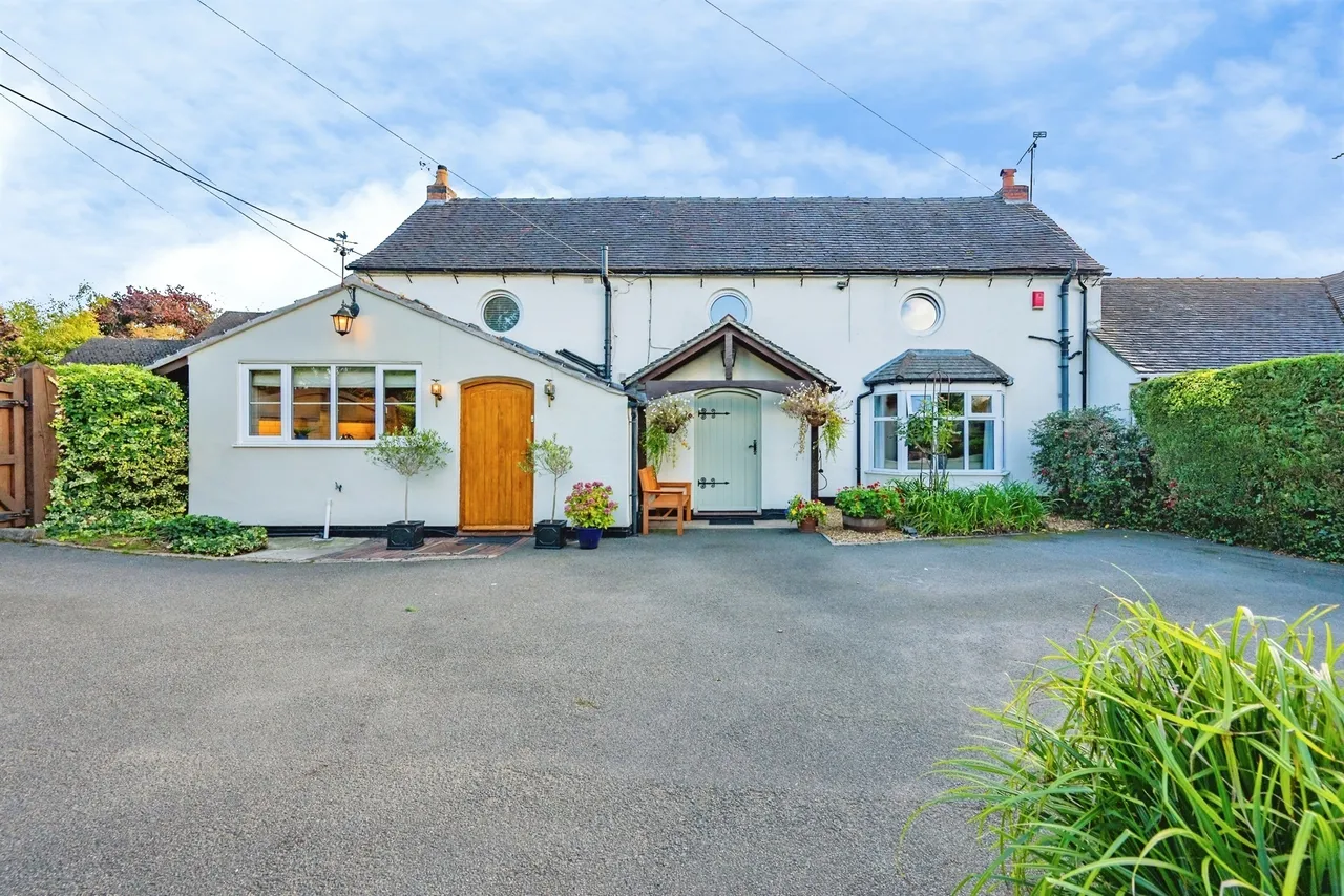 4 bed barn conversion for sale — Coplow Lane, Foston, Derby