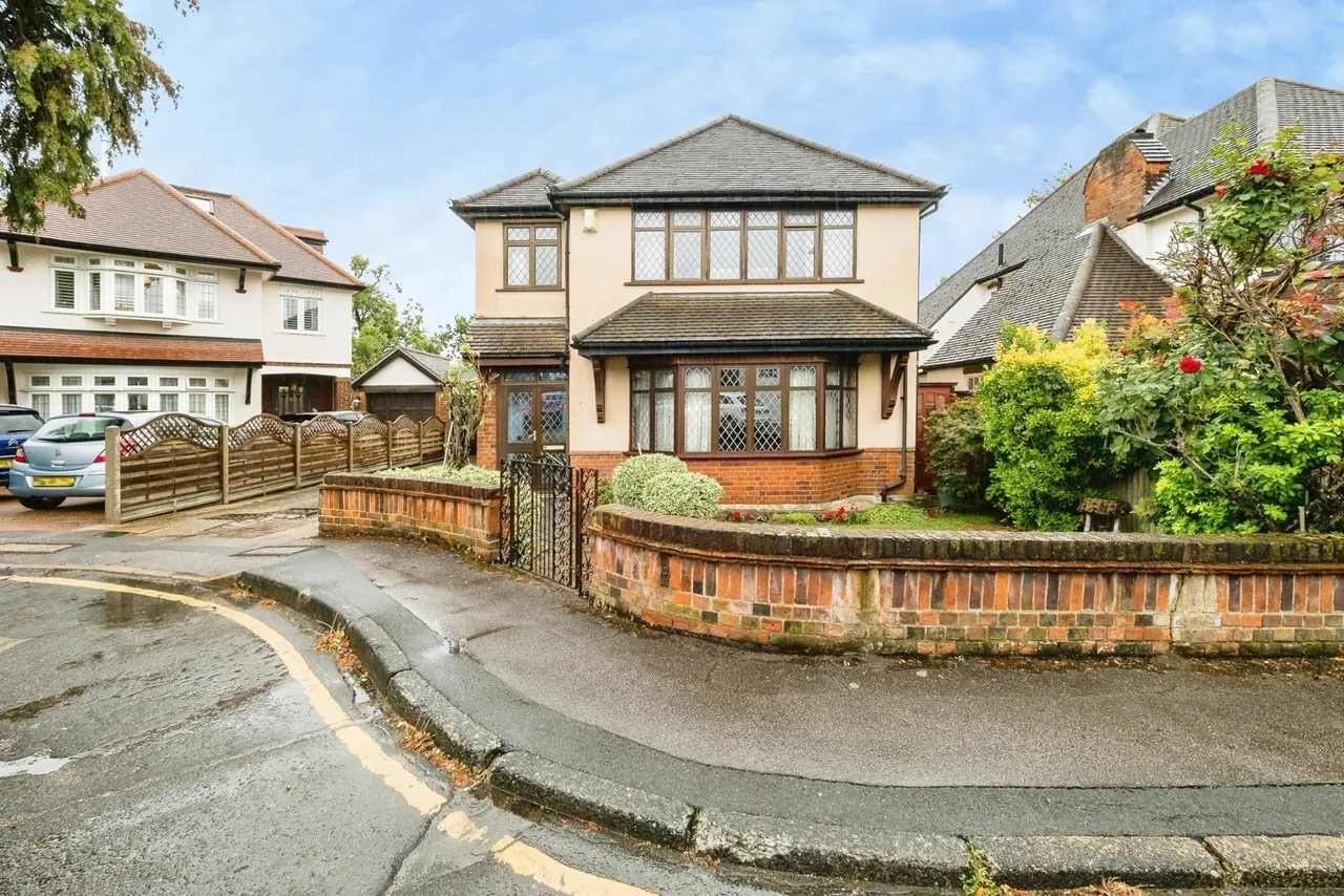 4 bed house for sale — Park Avenue, WOODFORD GREEN, Essex, IG8