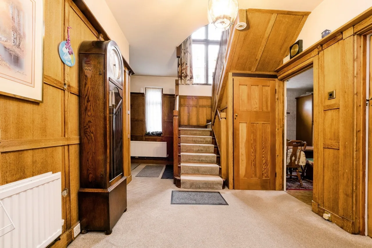 Park Avenue, WOODFORD GREEN, Essex, IG8, photo 3