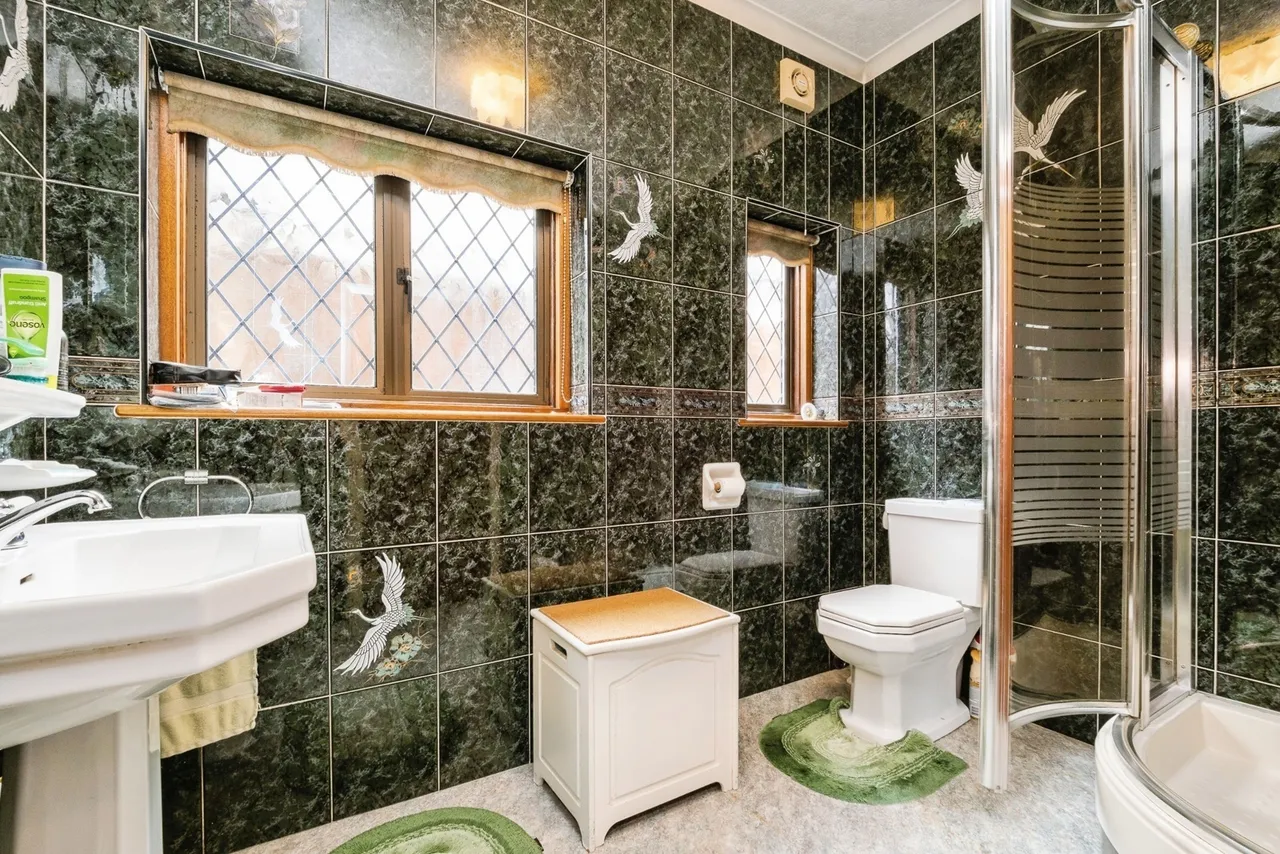 Park Avenue, WOODFORD GREEN, Essex, IG8, photo 21