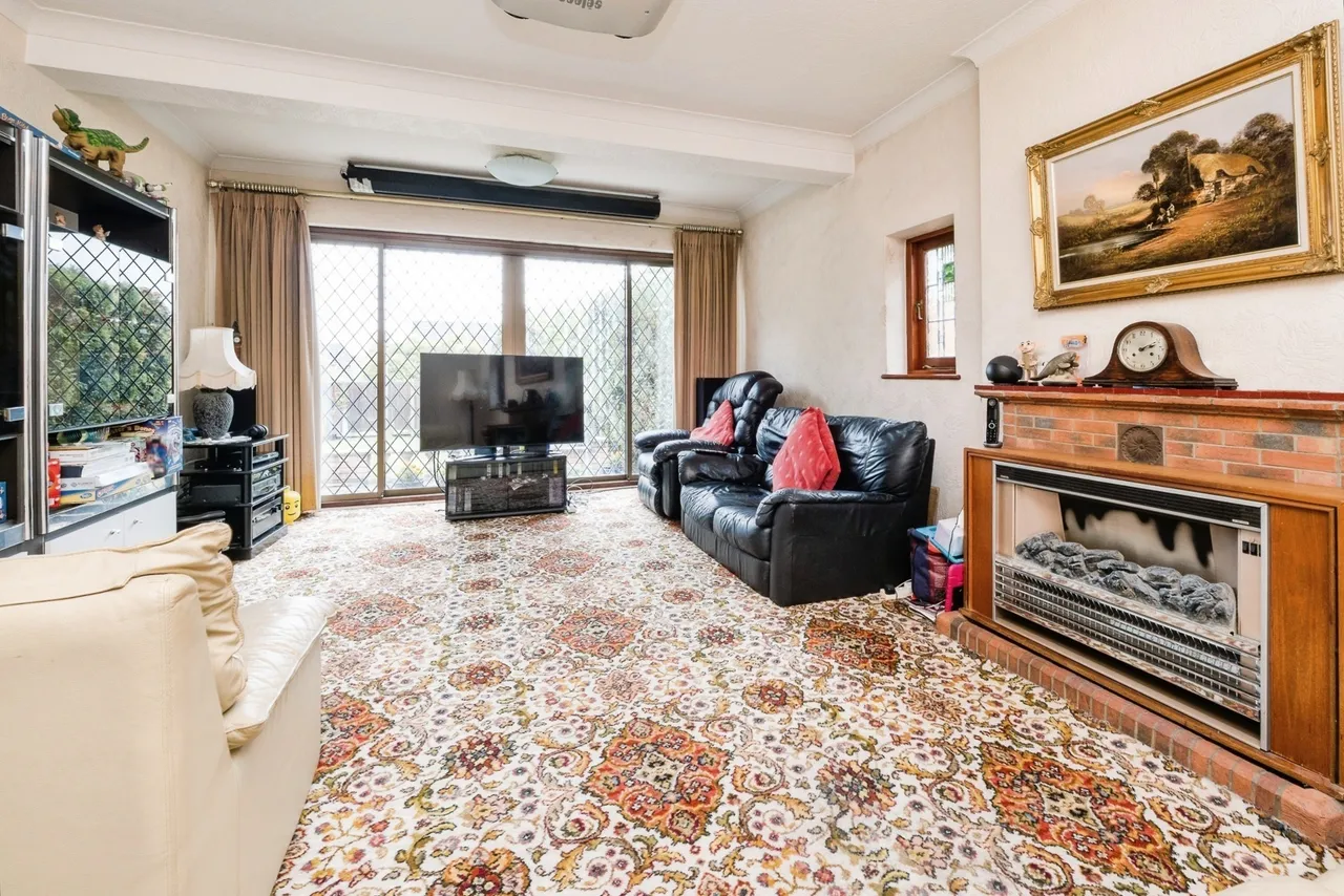 Park Avenue, WOODFORD GREEN, Essex, IG8, photo 6