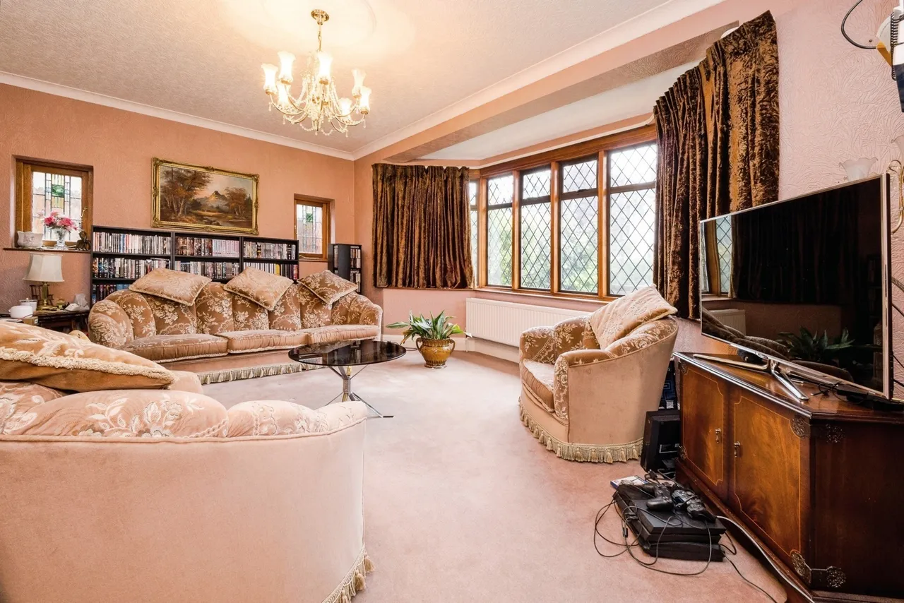 Park Avenue, WOODFORD GREEN, Essex, IG8, photo 14