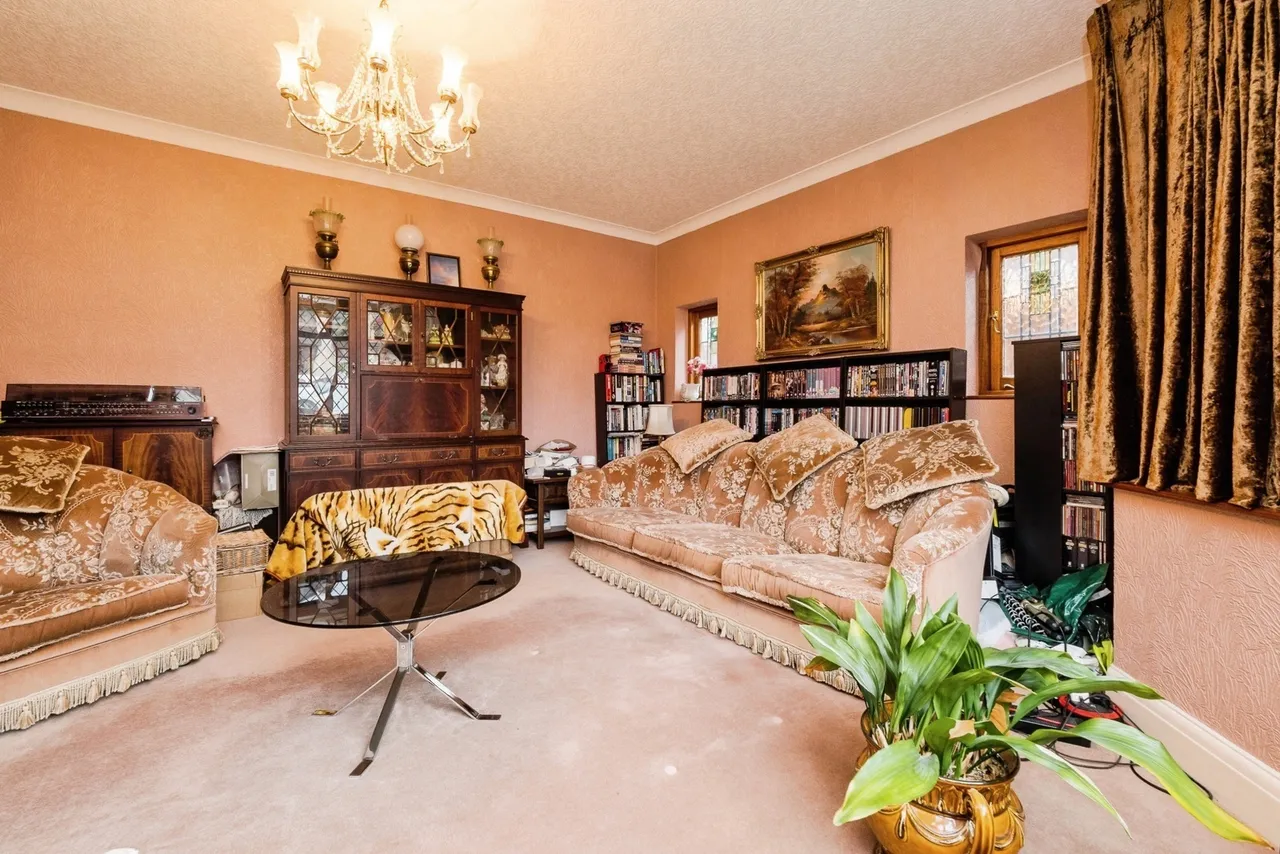 Park Avenue, WOODFORD GREEN, Essex, IG8, photo 16