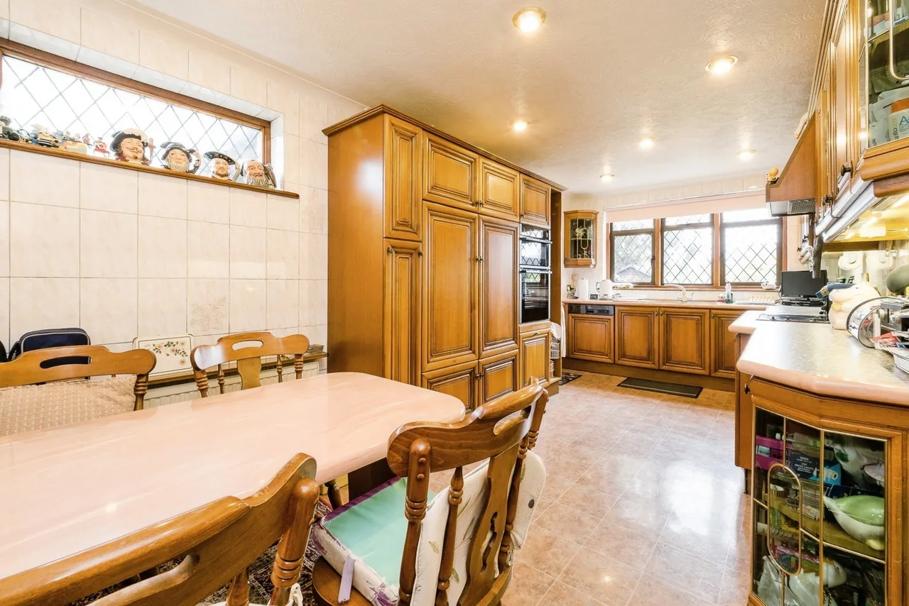 Park Avenue, WOODFORD GREEN, Essex, IG8, photo 20