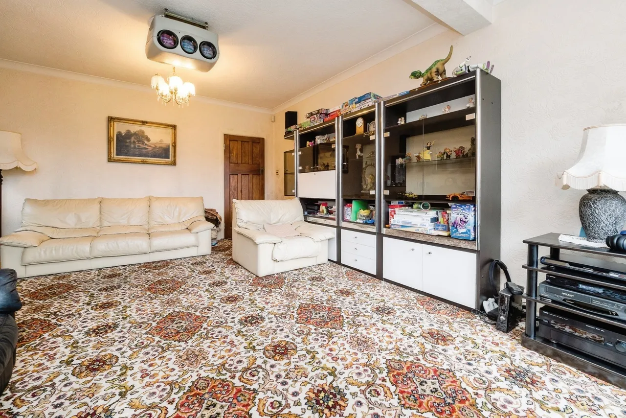 Park Avenue, WOODFORD GREEN, Essex, IG8, photo 8