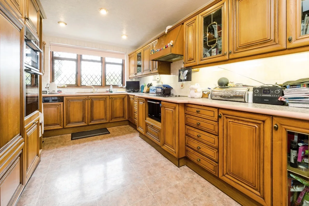 Park Avenue, WOODFORD GREEN, Essex, IG8, photo 10