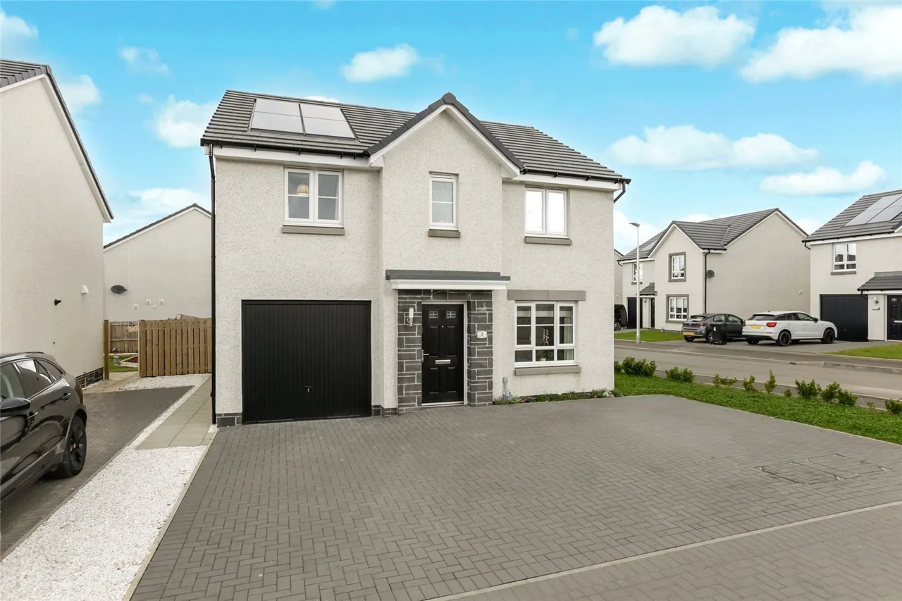4 bed house for sale — Weston Crescent, Jackton, East Kilbride, South Lanarkshire, G75