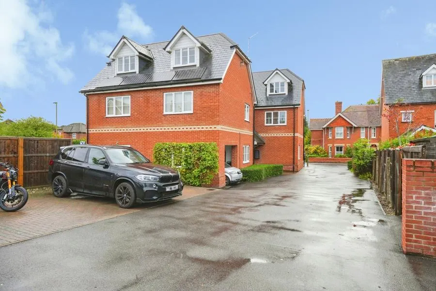 2 bed flat to rent, Springfield Road, Wantage, OX12