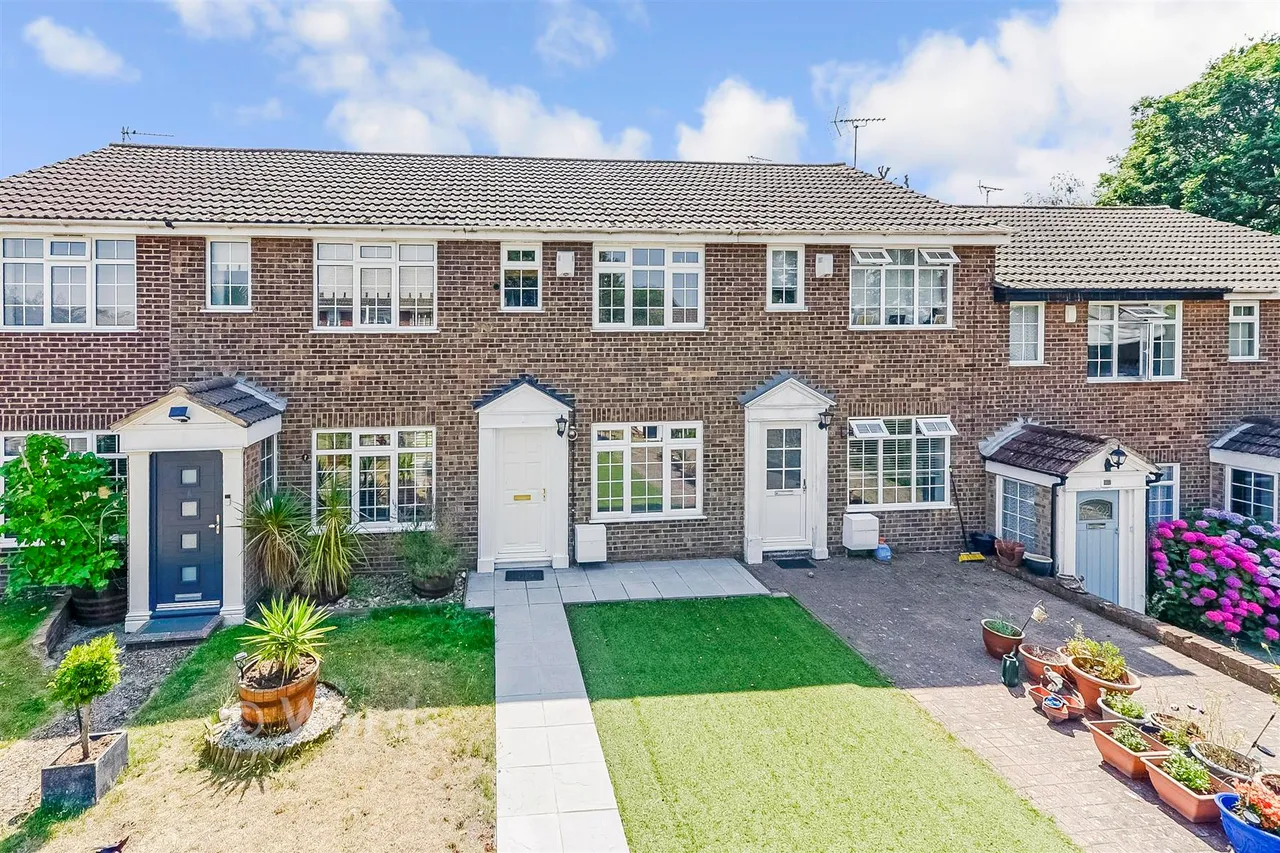 2 bed house for sale, Treetops Close, London, SE2