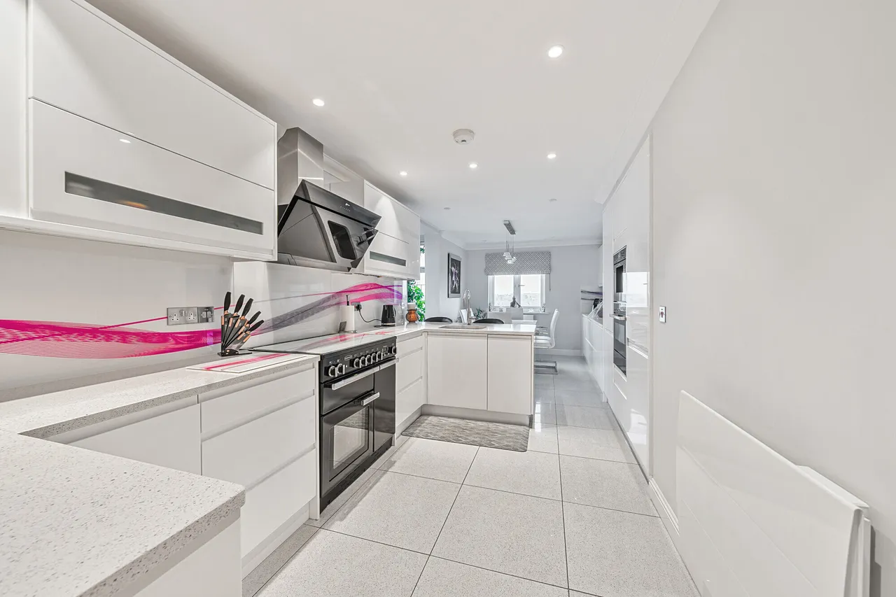 The Gateway, Watford, WD18, photo 3