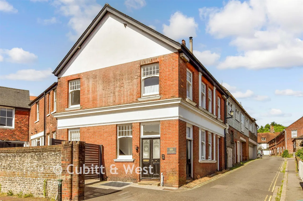 2 bed flat for sale, Market Lane, Lewes, BN7