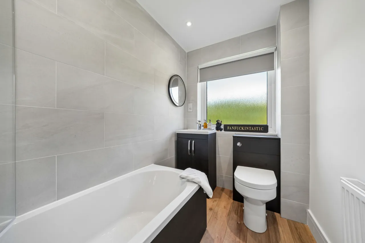Inverewe Avenue, Deaconsbank, G46, photo 17