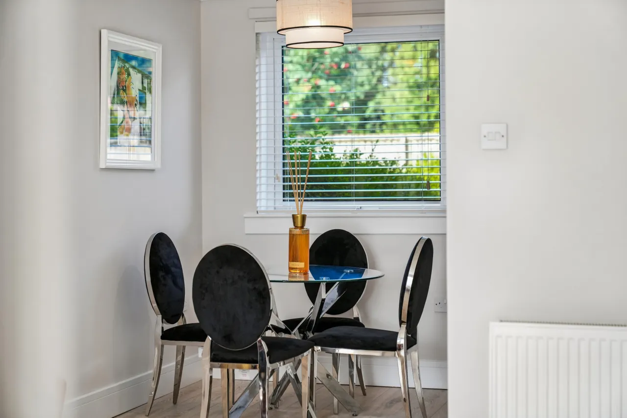 Inverewe Avenue, Deaconsbank, G46, photo 7